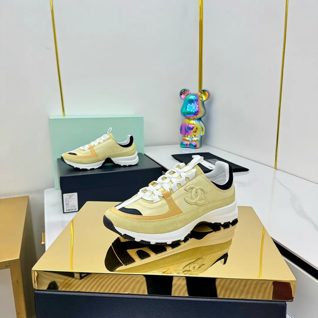 👟👟Ex-factory price 600👟👟High quality! ! ! CHANEL Chanel 25A latest thick-soled casual sports shoes. The counter is synchronized. The counter is very popular. It is a shoe that is very difficult to buy. The most popular thick-soled casual shoes on the Internet. As you can imagine, the most popular thick-soled casual shoes can not be missed. It has both good looks and comfort. Simple and versatile. The thick sole increases the height and is super versatile. Whoever wears it will look better. Upper: cowhide stitching. Lining: breathable mesh. Outsole: TPU original outsole. Size: 35-41 👉